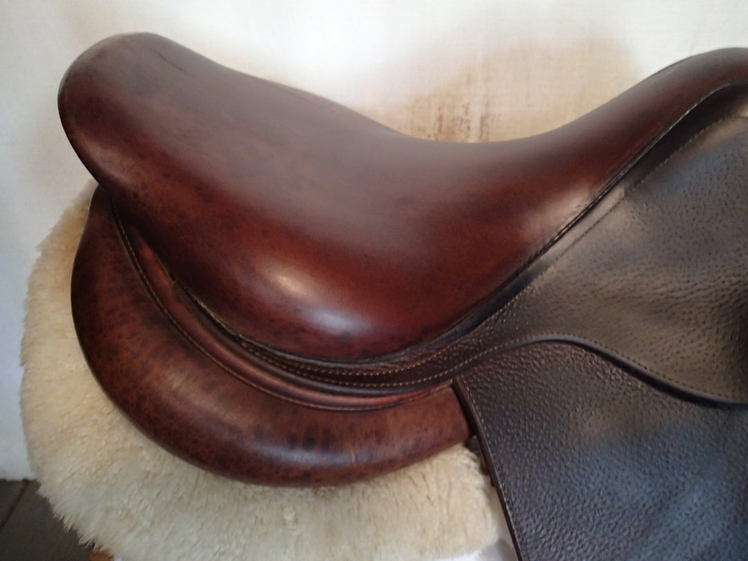 17" CWD Saddle - 2009 - 2L Flaps - SE02 - 4.5" dot to dot (312)
