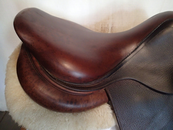 17" CWD Saddle - 2009 - 2L Flaps - SE02 - 4.5" dot to dot (312)