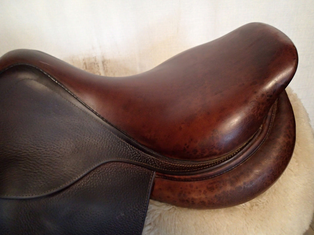 17" CWD Saddle - 2009 - 2L Flaps - SE02 - 4.5" dot to dot (312)