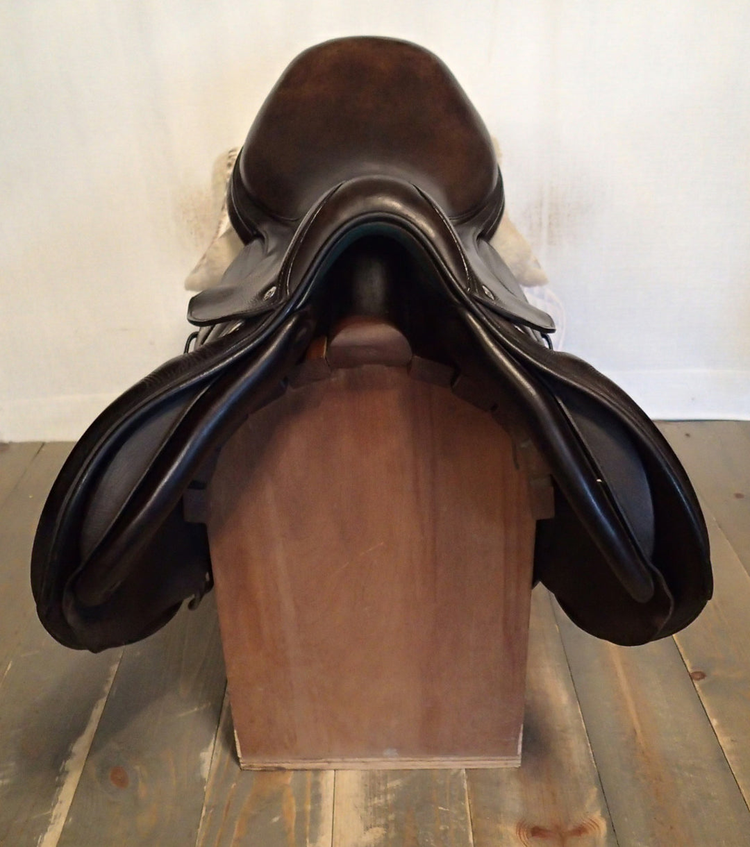 18" Voltaire Palm Beach Saddle - Full Buffalo - 2019 - 2A Flaps - 4.75" dot to dot - FIN Panels