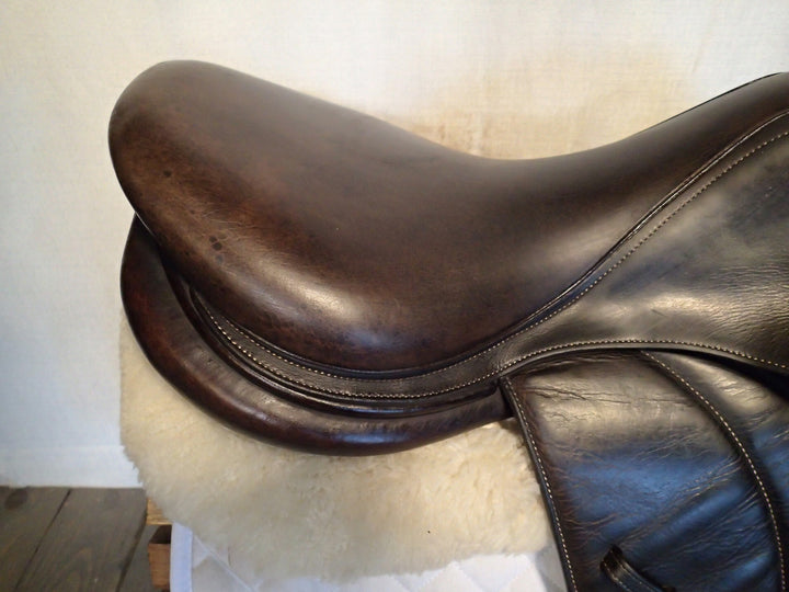 18" Voltaire Palm Beach Saddle - Full Buffalo - 2019 - 2A Flaps - 4.75" dot to dot - FIN Panels