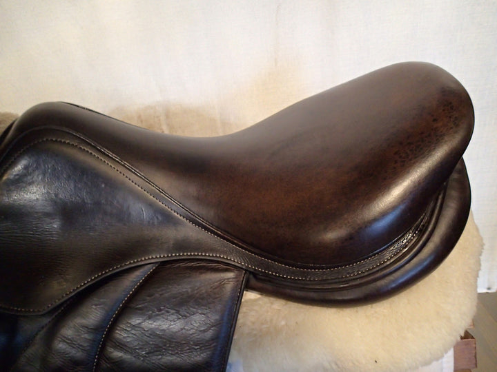 18" Voltaire Palm Beach Saddle - Full Buffalo - 2019 - 2A Flaps - 4.75" dot to dot - FIN Panels