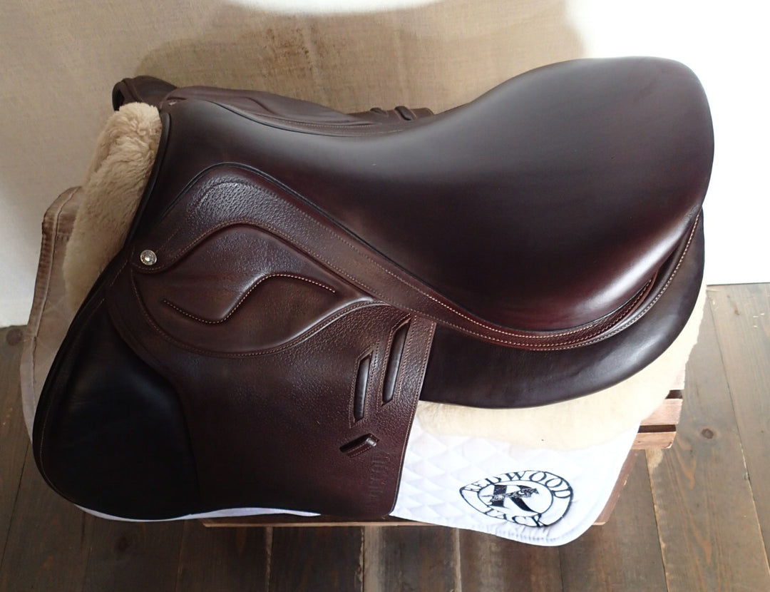 18" Devoucoux Biarritz Lab Saddle - 2018 - 3A Flaps - 4.75" dot to dot