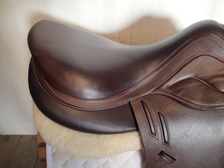 18" Devoucoux Biarritz Lab Saddle - 2018 - 3A Flaps - 4.75" dot to dot