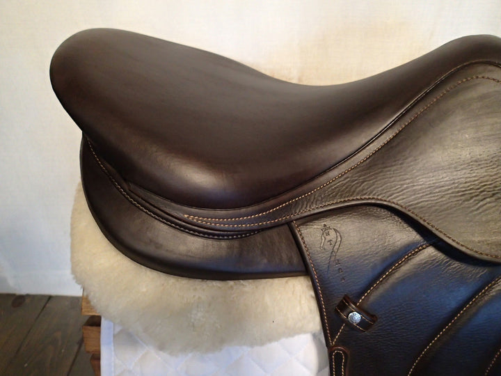 17.5" Antares Evolution Saddle - Full Buffalo - 2020 - 2A Flaps - 4.5" dot to dot