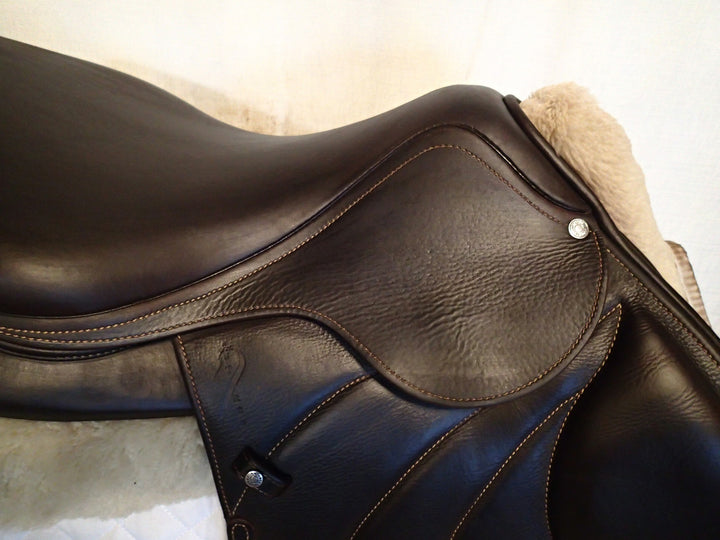 17.5" Antares Evolution Saddle - Full Buffalo - 2020 - 2A Flaps - 4.5" dot to dot