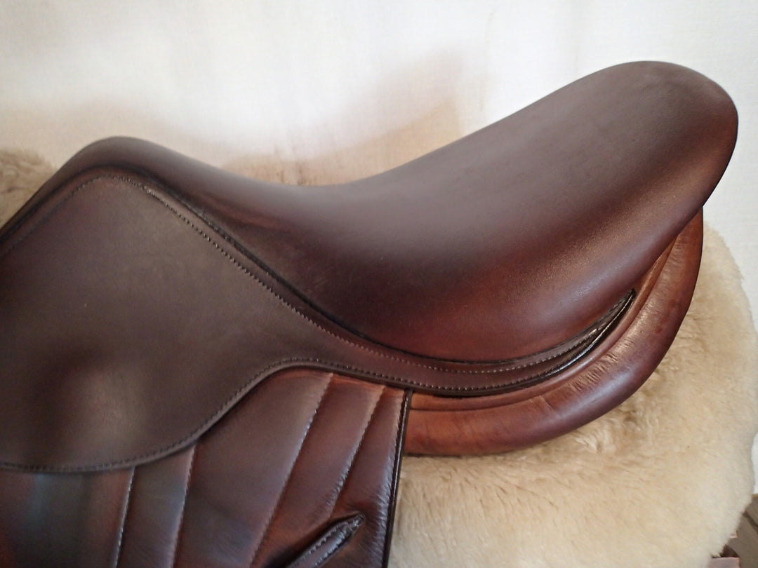 16" Butet Premium Saddle - Full Calfskin - 2020 - L Seat - 1.75 Flaps - Wool Flocked - 4.5" dot to dot (325)