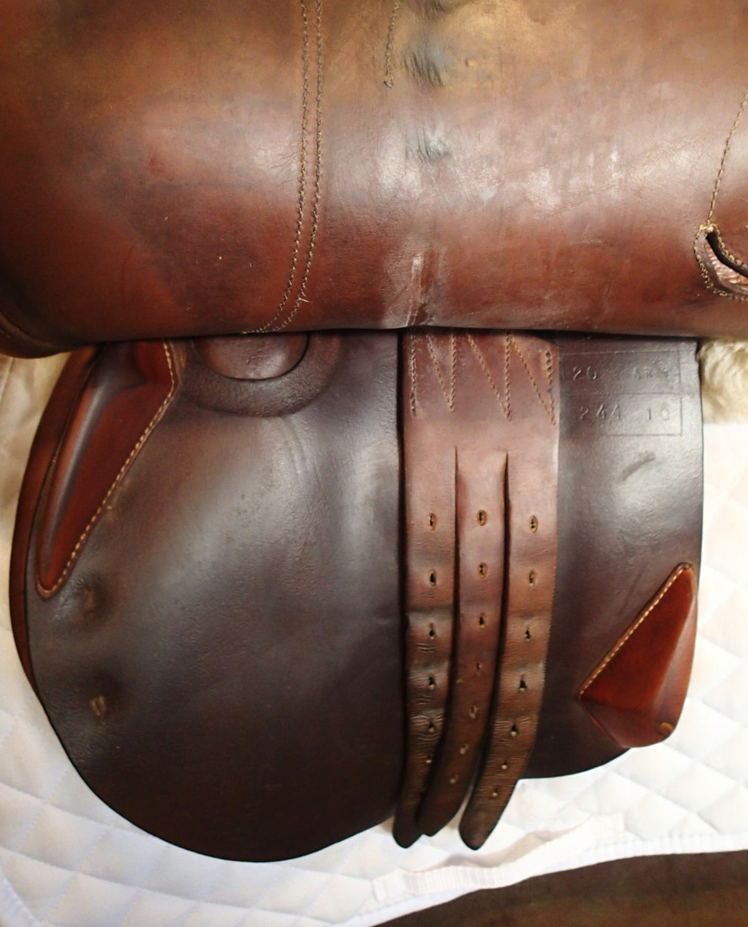 17.5" Antares Saddle - Full Buffalo - 2010 - 3 Flaps - 4.75" dot to dot