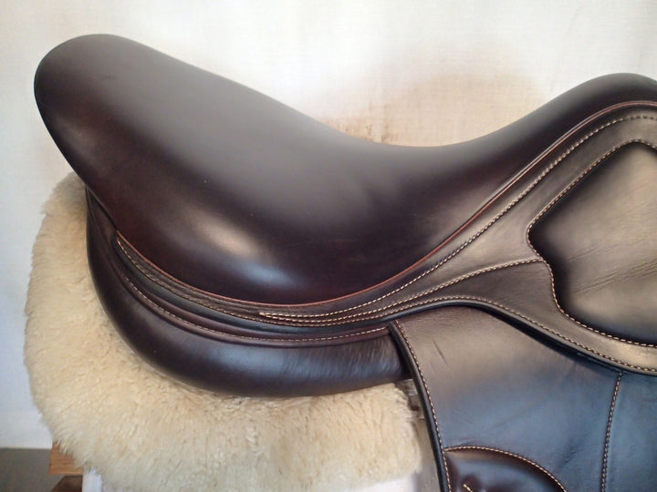 17.5" Amerigo Pinerolo DJ Salto Saddle - Full Buffalo - 2021 - Wool Flocked - 4.75" dot to dot (329)