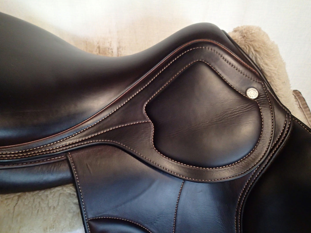 17.5" Amerigo Pinerolo DJ Salto Saddle - Full Buffalo - 2021 - Wool Flocked - 4.75" dot to dot (329)