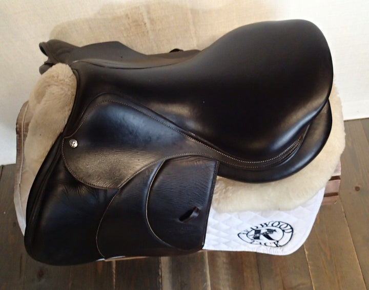 17" Voltaire Palm Beach Saddle - Full Buffalo - 2019 - 1A Flaps - 4.75" dot to dot - Pro Panels