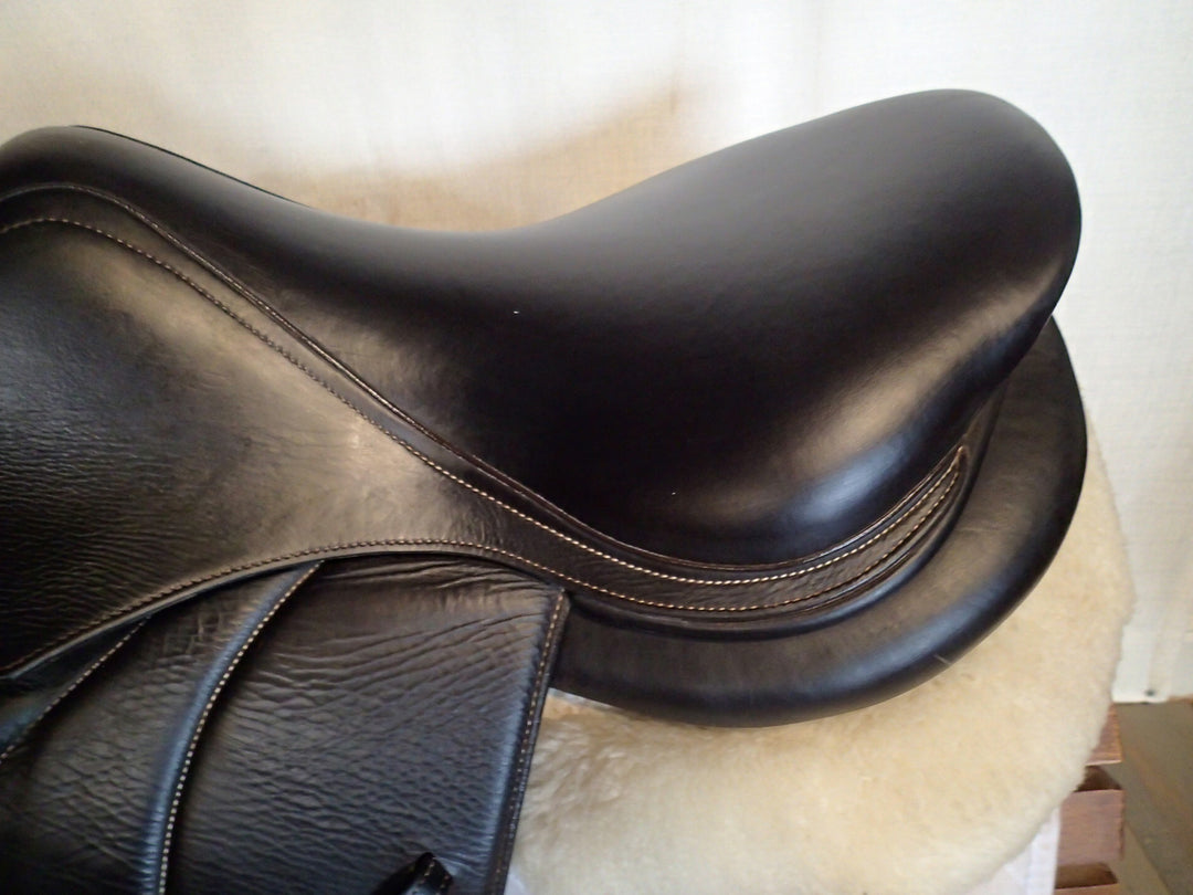 17" Voltaire Palm Beach Saddle - Full Buffalo - 2019 - 1A Flaps - 4.75" dot to dot - Pro Panels