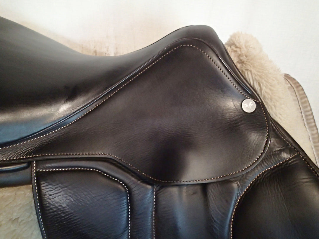 17.5" Voltaire Blue Infinite Saddle - Full Buffalo - 2025 - 2AA Flaps - 4.75" dot to dot - Pro Panels (331)