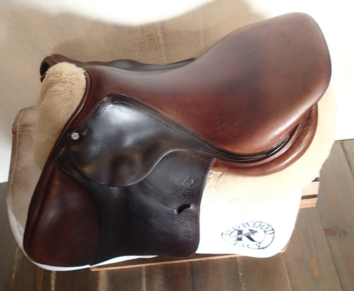 17.5" Antares Evolution Saddle - 2015 - 2A Flaps - 5" dot to dot