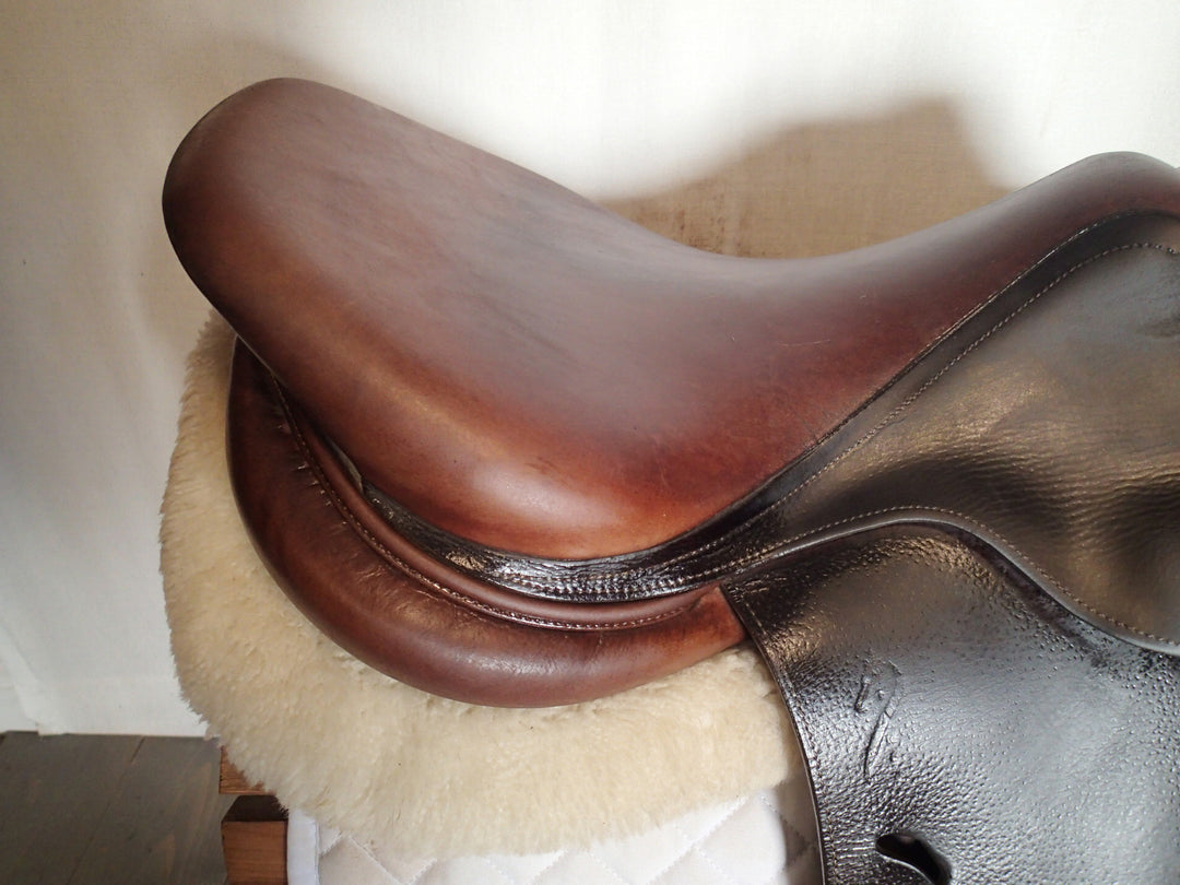 17.5" Antares Evolution Saddle - 2015 - 2A Flaps - 5" dot to dot