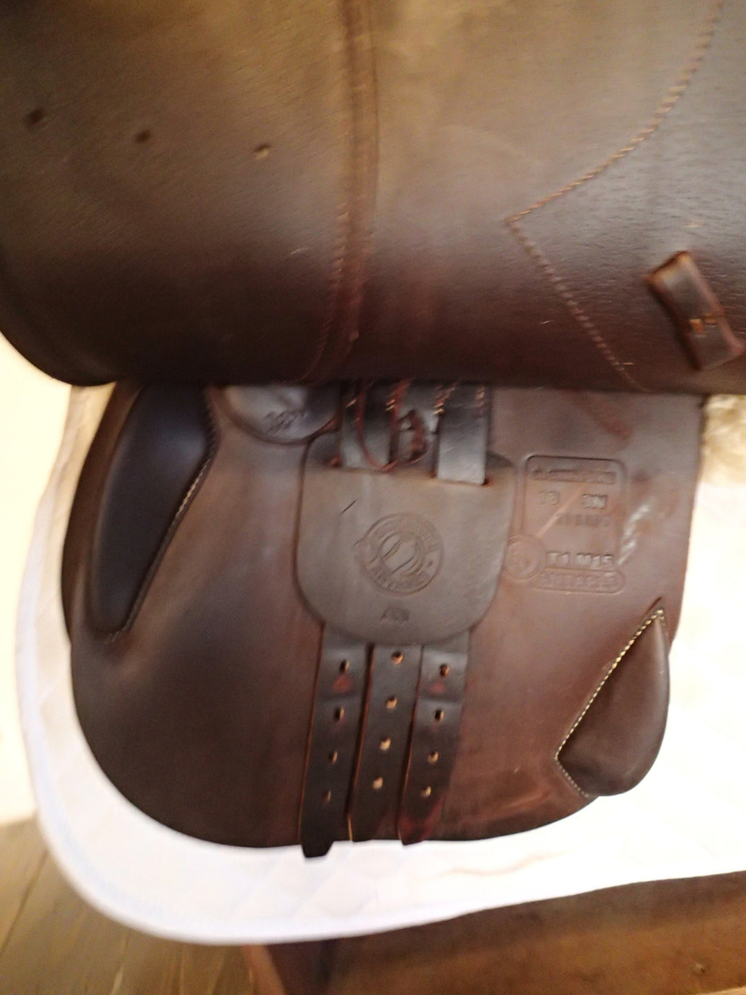 18" Antares Signature Saddle - Full Calfskin - 2023 - 3N Flaps - 4.5" dot to dot