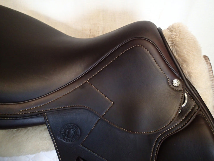 18" Antares Signature Saddle - Full Calfskin - 2023 - 3N Flaps - 4.5" dot to dot