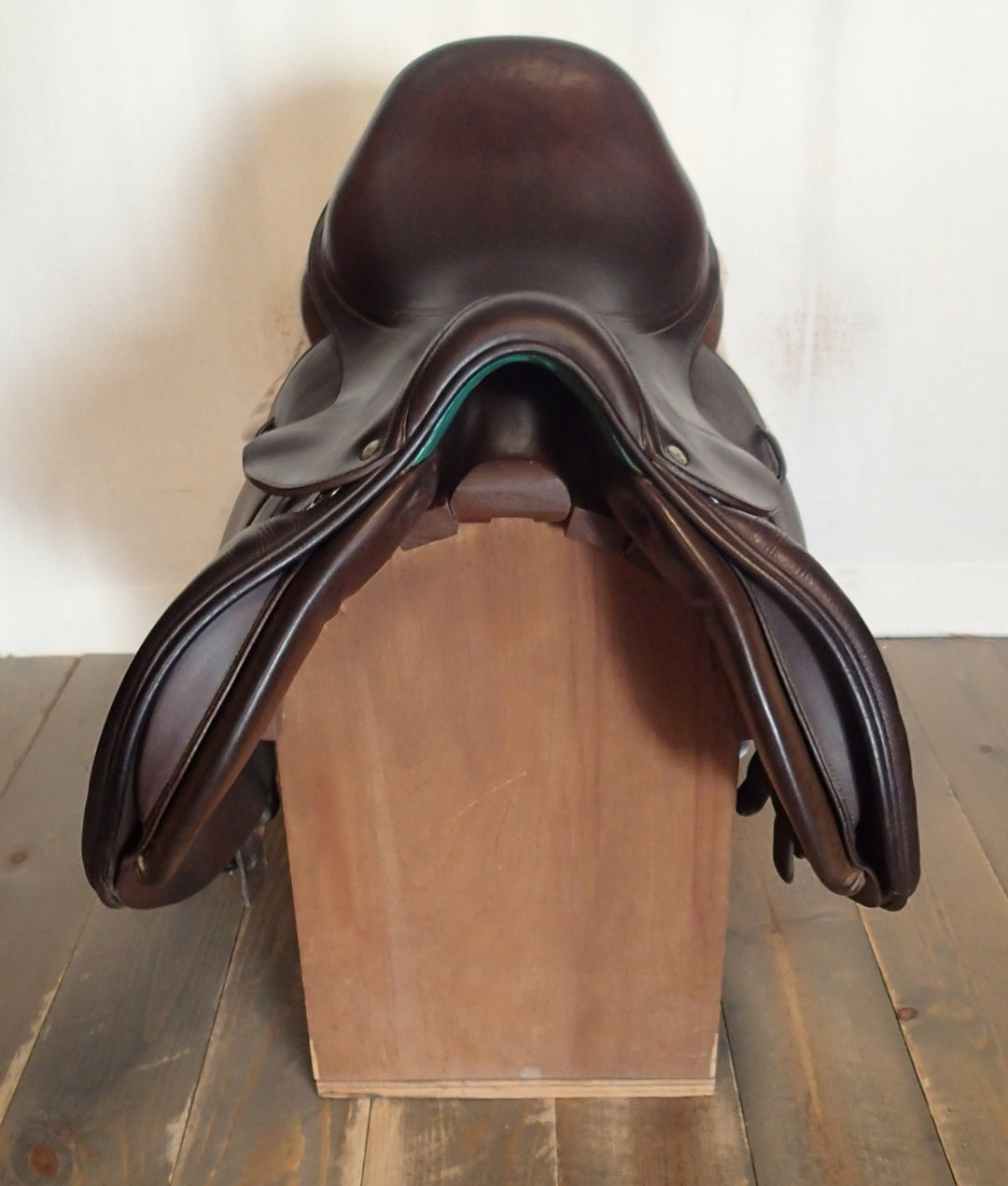 16.5" Voltaire Palm Beach Saddle - Full Buffalo - 2012 - 1A Flaps - 4.75" dot to dot - FIN Panels