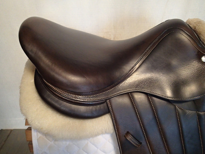 17" Forestier by Voltaire Seoul Saddle - Full Buffalo - 2023 - 1A Flaps - 4.75" dot to dot - Pro Panels