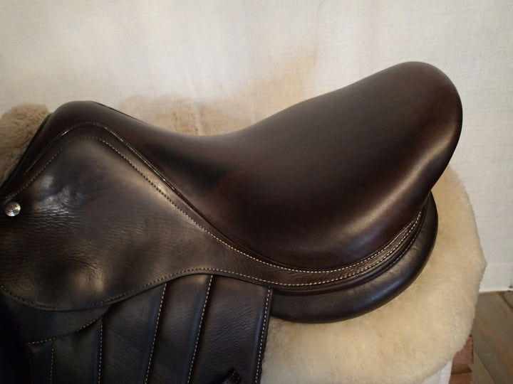 17" Forestier by Voltaire Seoul Saddle - Full Buffalo - 2023 - 1A Flaps - 4.75" dot to dot - Pro Panels