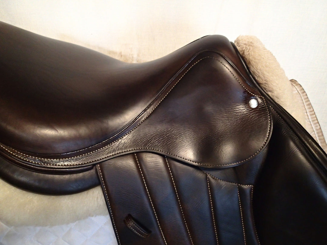 17" Forestier by Voltaire Seoul Saddle - Full Buffalo - 2023 - 1A Flaps - 4.75" dot to dot - Pro Panels