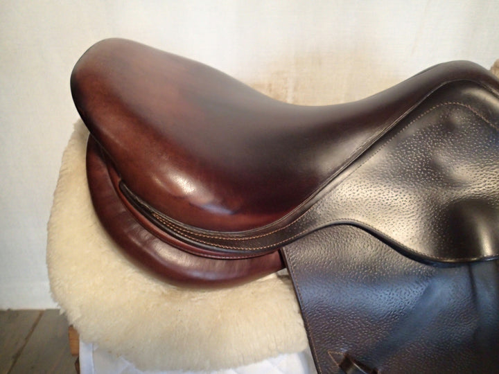 17" CWD Saddle - 2012 - 2L Flaps - SE01 - 4.25" dot to dot - Pro Panels