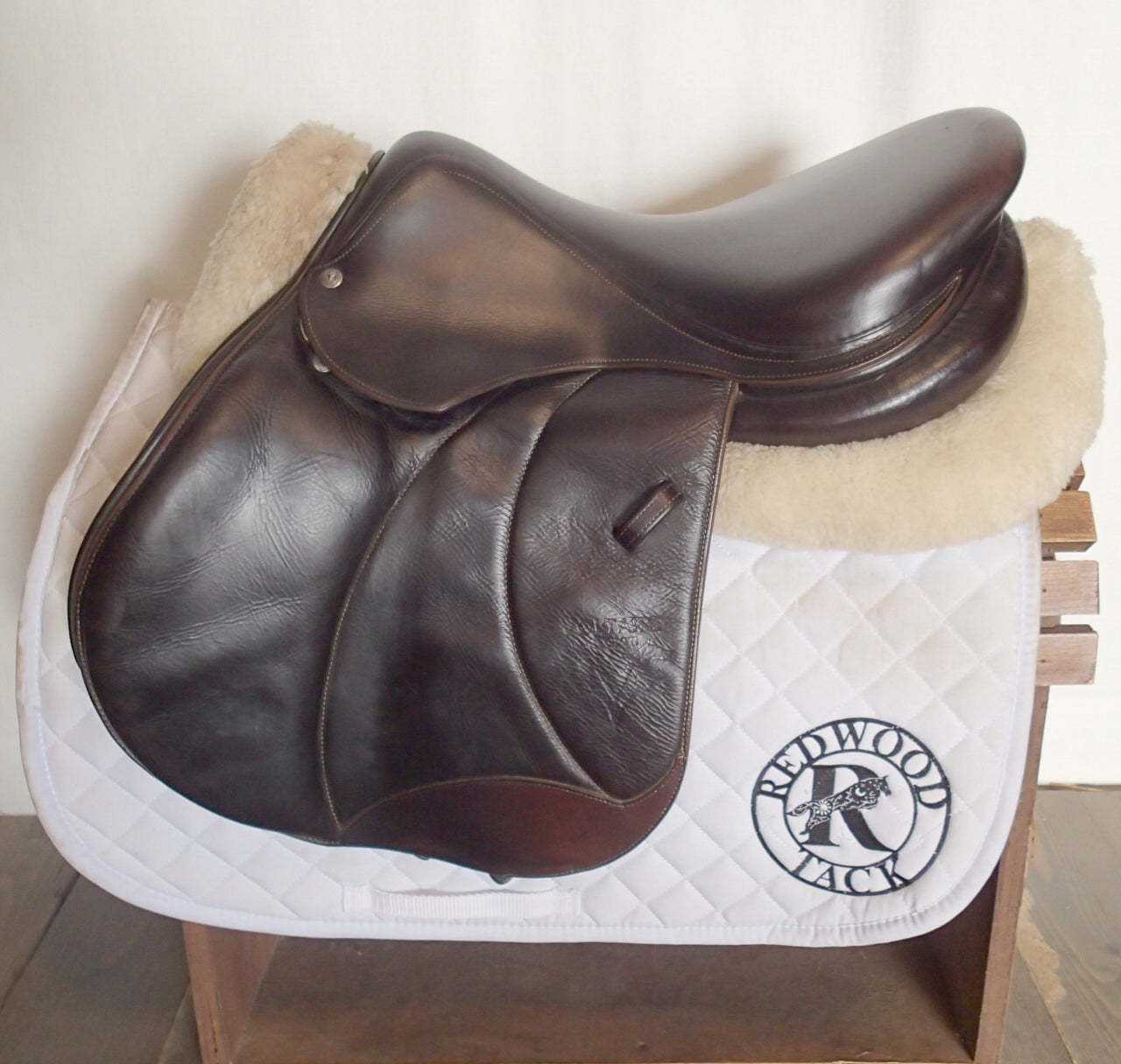 17" Voltaire Palm Beach Saddle - Full Buffalo - 2014 - 2AA Flaps - 4.75" dot to dot - FIN Panels
