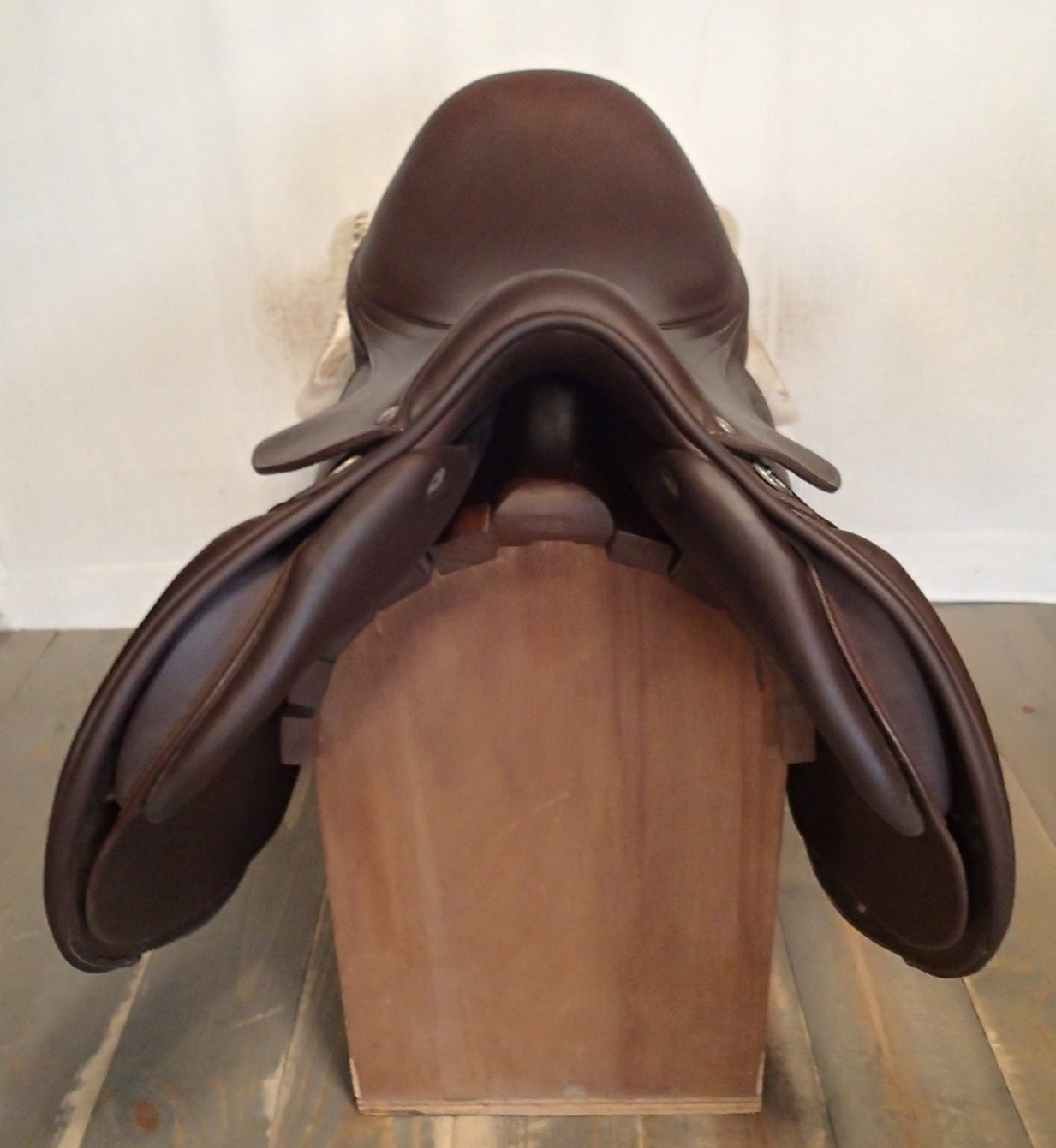 17.5" Antares Evolution Saddle - 2022 - 3AAB Flaps - 4.75" dot to dot