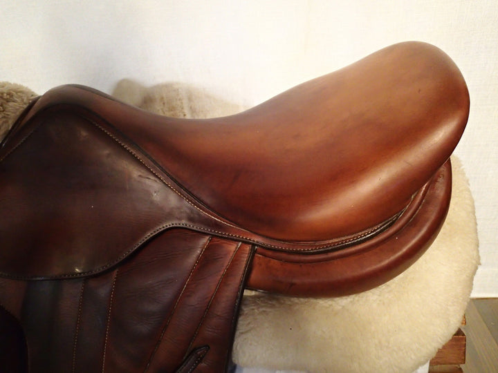 17.5" Butet Premium Saddle - Full Calfskin - 2013 - M Seat - 2.25 Flaps - 4.5" dot to dot