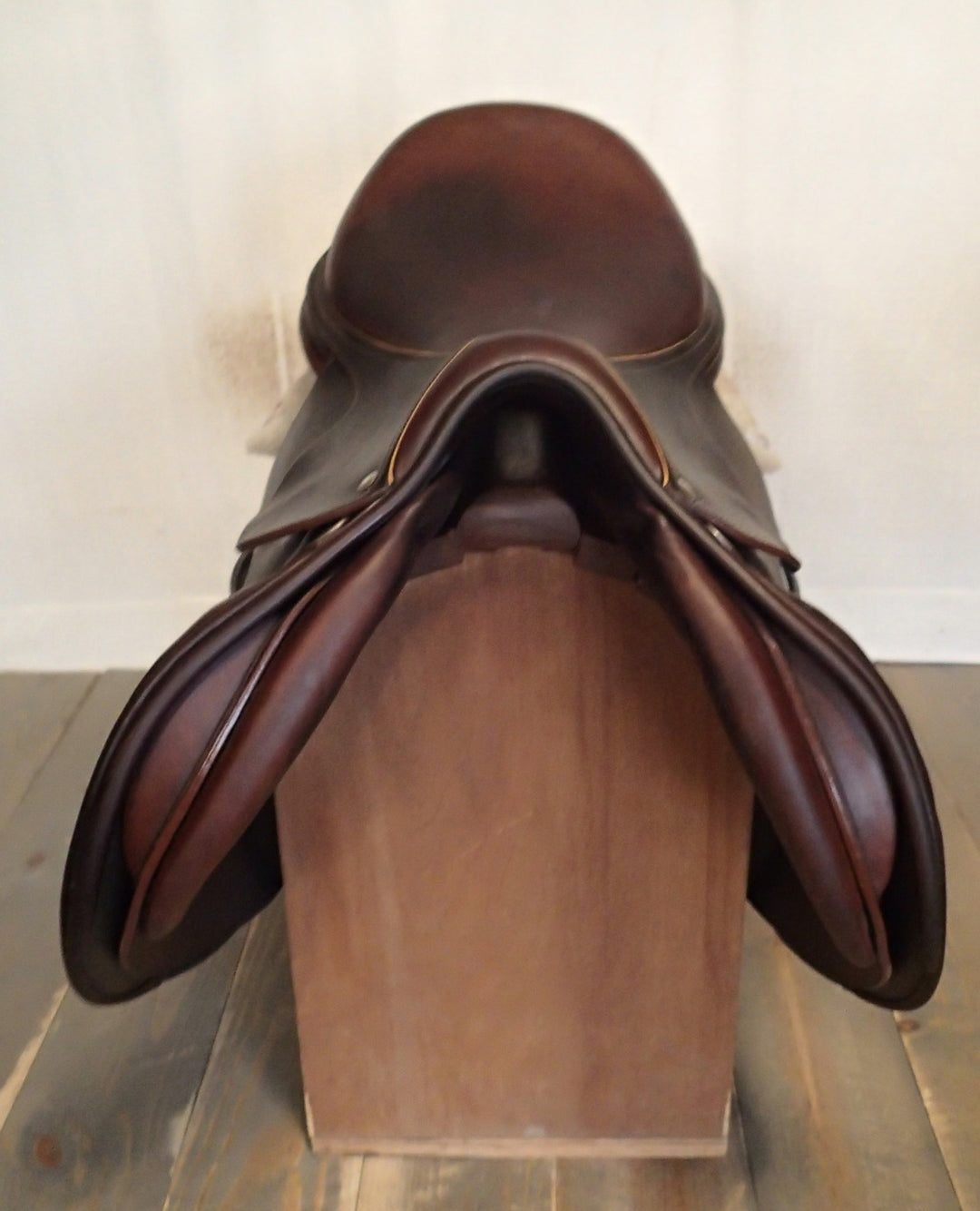 17" Luc Childeric Model M Saddle - 2014 - 4.5" dot to dot