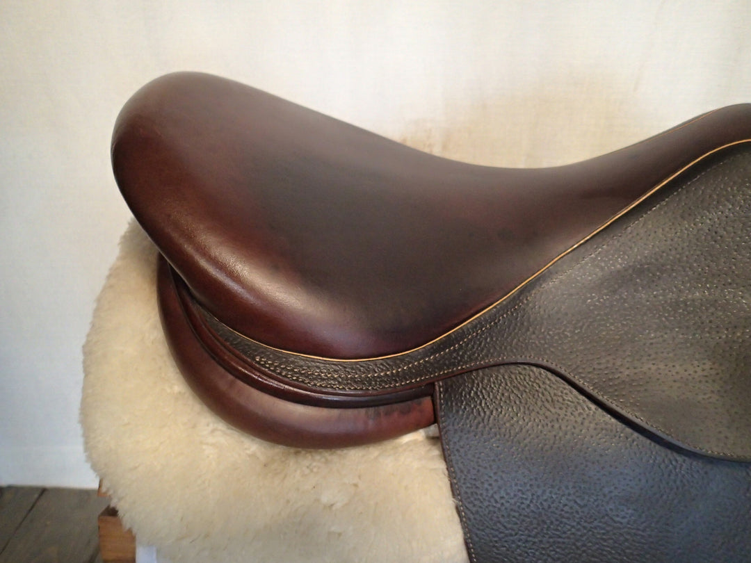 17" Luc Childeric Model M Saddle - 2014 - 4.5" dot to dot