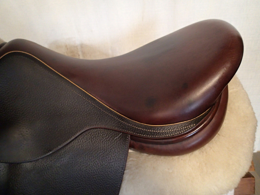 17" Luc Childeric Model M Saddle - 2014 - 4.5" dot to dot