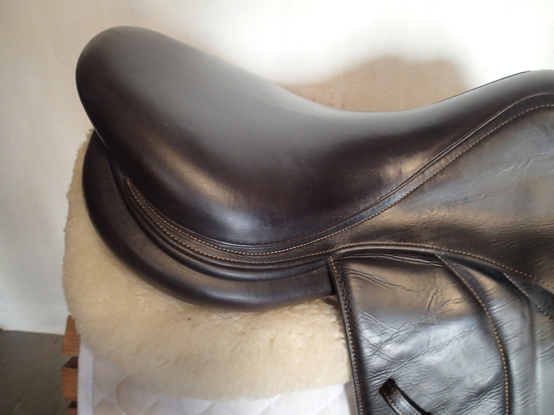 17.5" Voltaire Palm Beach Saddle - Full Buffalo - 2019 - 2A Flaps - 4.75" dot to dot - Pro Panels