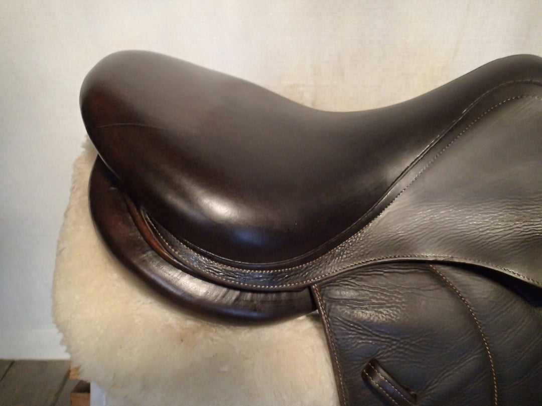 16.5" Voltaire Palm Beach Saddle - Full Buffalo - 2015 - 1A Flaps - 4.75" dot to dot - FIN panels