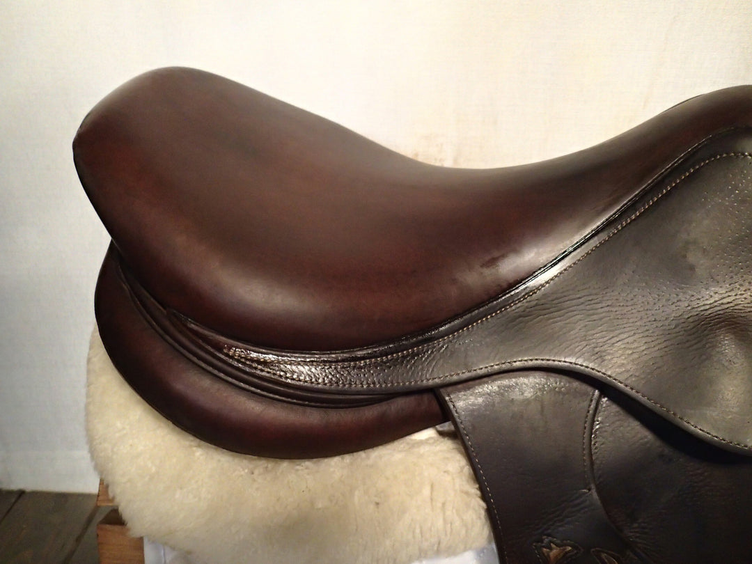 18" Antares Classique Saddle - 2017 - 3AA Flaps - 4.5" dot to dot