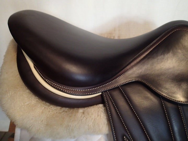 17" Butet Premium Saddle - Full Calfskin - 2023 - L Seat - 2.25 Flaps - 4.25" dot to dot (376)