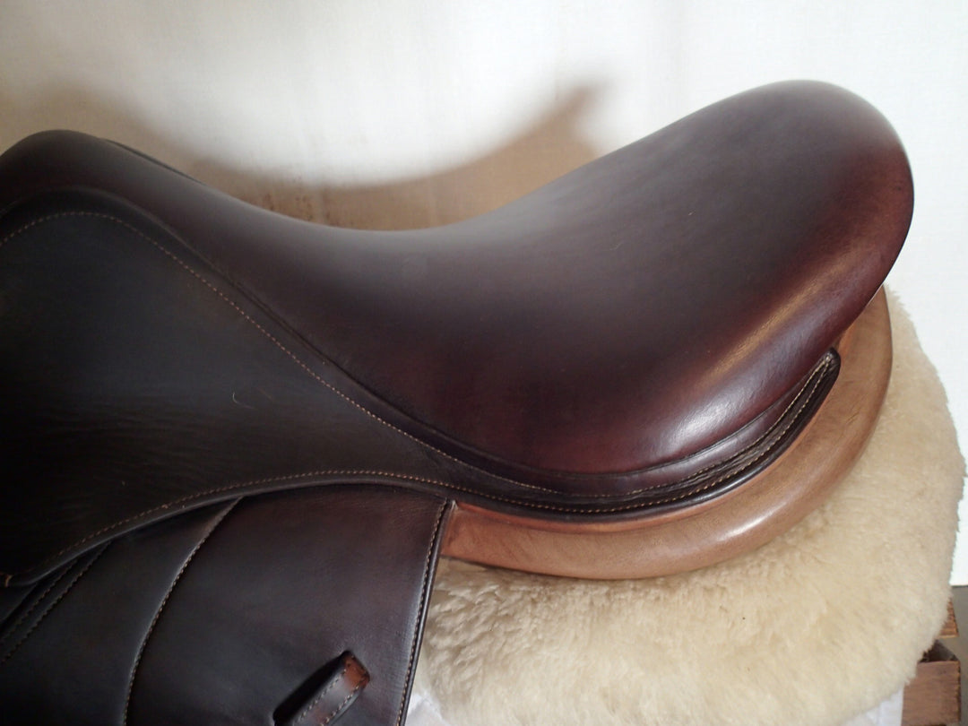 17.5" Voltaire Palm Beach Saddle - Full Buffalo - 2013 - 2A Flaps - 4.75" dot ot dot - Pro Panels