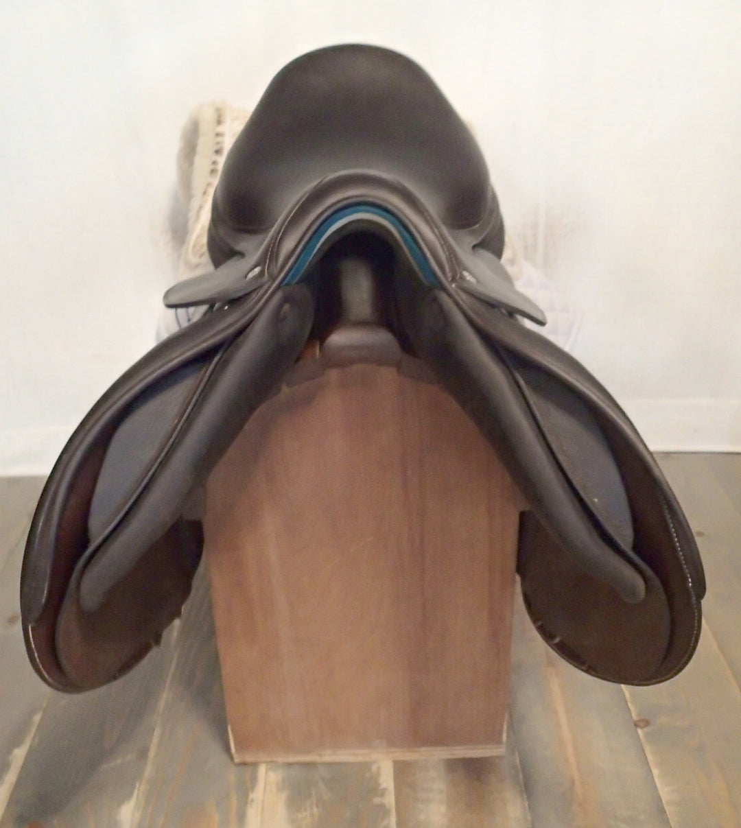 17.5" Voltaire Stuttgart Saddle - Full Buffalo - 2019 - 3AA Flaps - 4.5" dot to dot - Pro Panels (387)