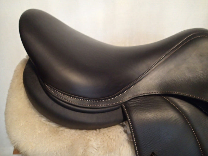 17.5" Voltaire Stuttgart Saddle - Full Buffalo - 2019 - 3AA Flaps - 4.5" dot to dot - Pro Panels (387)