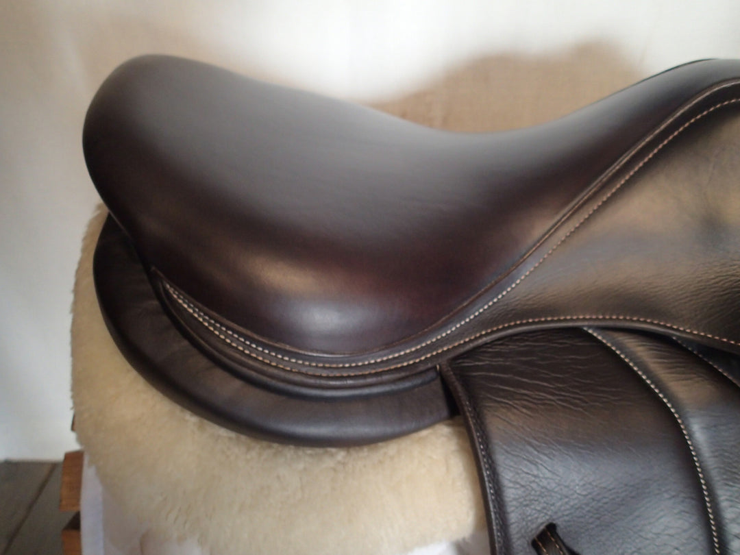 17" Voltaire Palm Beach Saddle - 2022 - Full Buffalo - 2AA Flaps - 4.75" dot to dot - Pro Panels