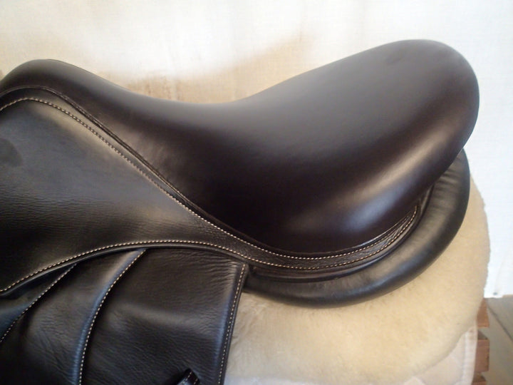 17" Voltaire Palm Beach Saddle - Full Buffalo - 2019 - 2AA Flaps - 5" dot to dot - FIN Panels