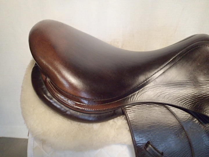 17.5" Voltaire Palm Beach Saddle - Full Buffalo - 2012 - 2A Flaps - 4.75" dot to dot - Pro Panels