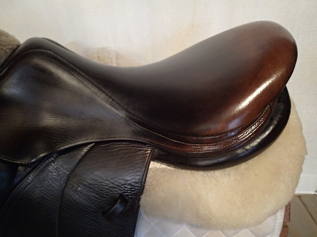 17.5" Voltaire Palm Beach Saddle - Full Buffalo - 2012 - 2A Flaps - 4.75" dot to dot - Pro Panels