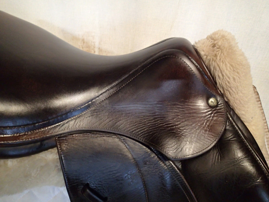 17.5" Voltaire Palm Beach Saddle - Full Buffalo - 2012 - 2A Flaps - 4.75" dot to dot - Pro Panels