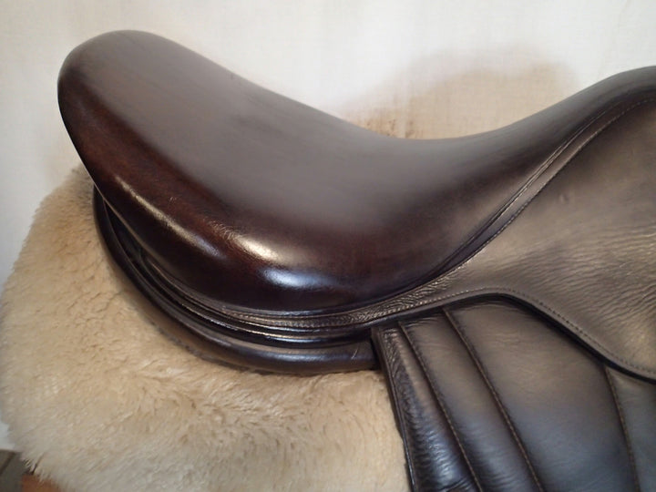 17" Butet Premium Saddle - Full Calfskin - 2008 - C Seat - 2.5 Flaps - 4.5" dot to dot (395)