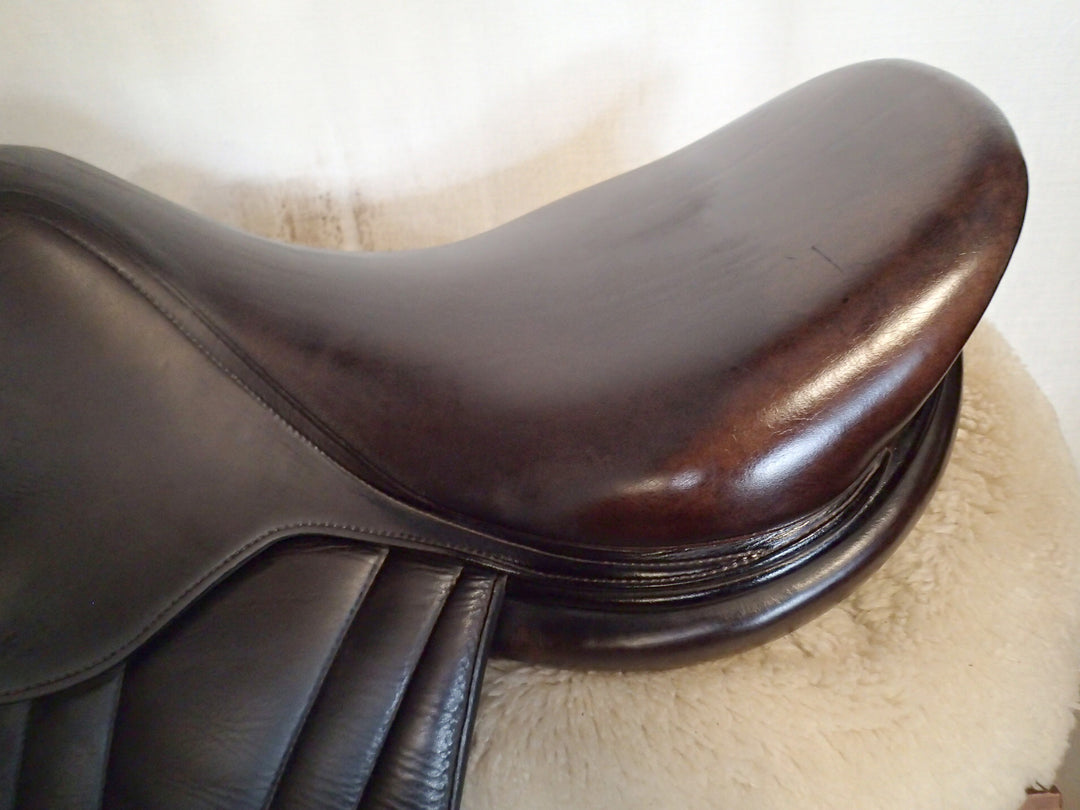 17" Butet Premium Saddle - Full Calfskin - 2008 - C Seat - 2.5 Flaps - 4.5" dot to dot (395)
