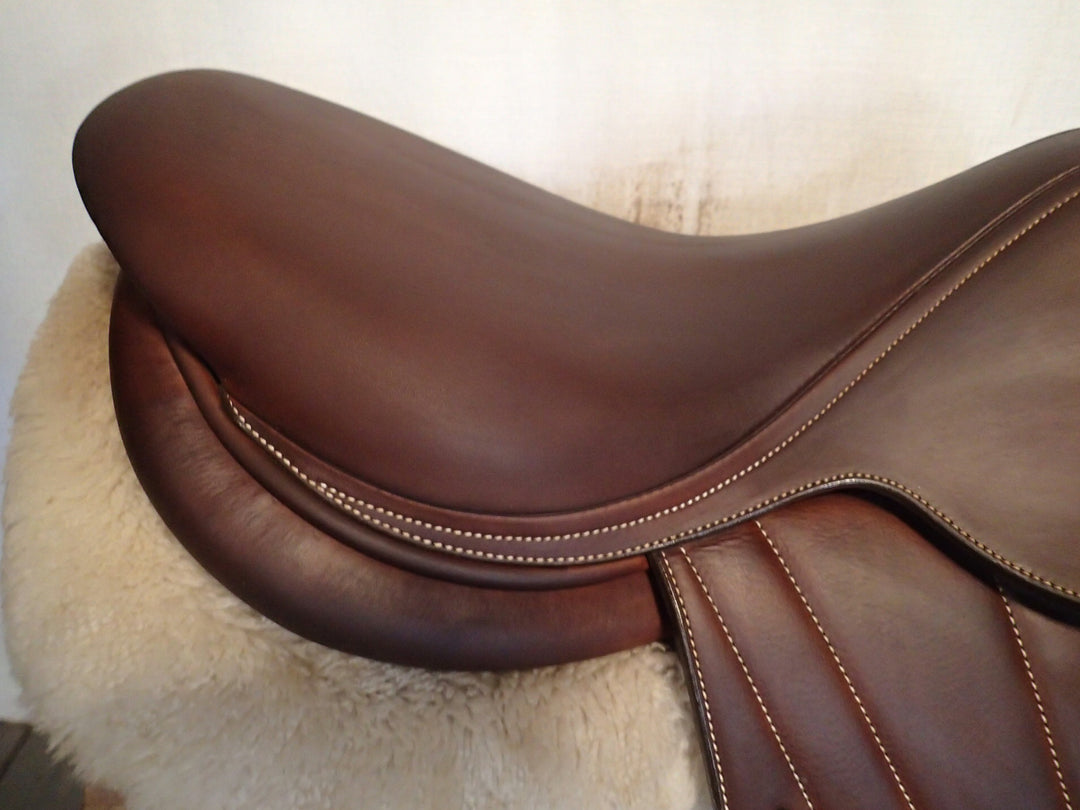 17.5" Butet Premium Saddle - Full Calfskin - 2025 - L Seat - 2.25 Flaps - 4.25" dot to dot (397)