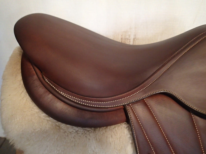 17.5" Butet Premium Saddle - Full Calfskin - 2025 - L Seat - 2.25 Flaps - 4.25" dot to dot (397)