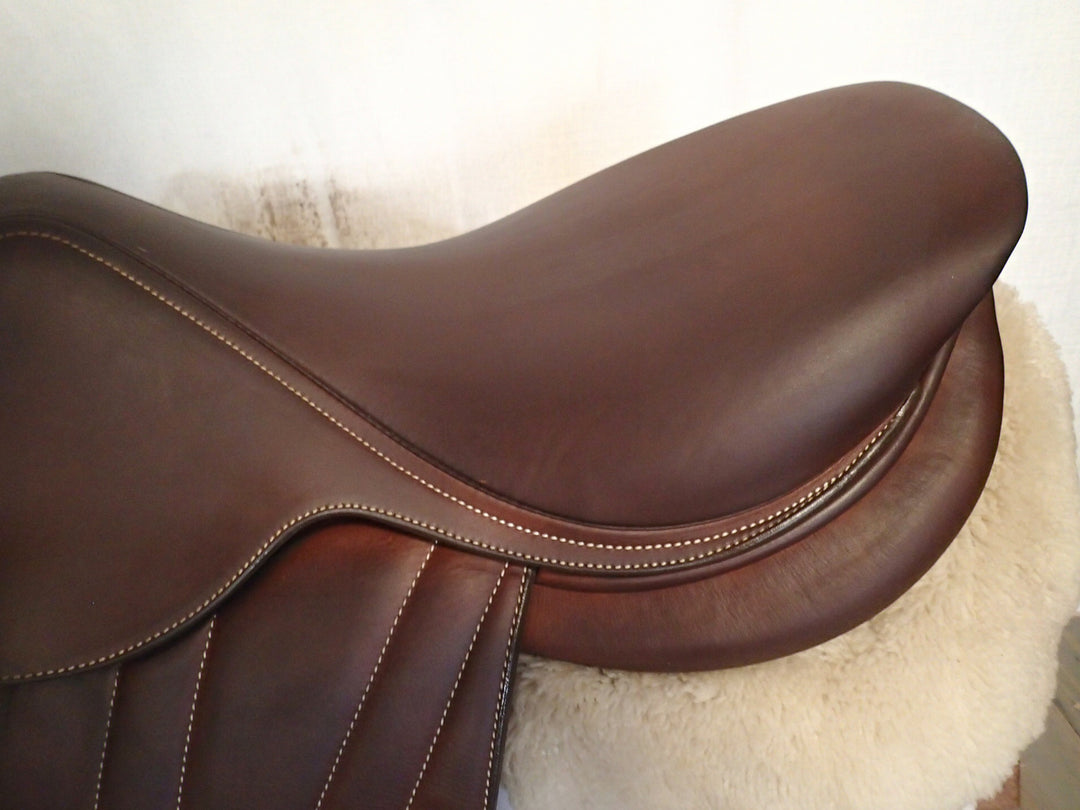 17.5" Butet Premium Saddle - Full Calfskin - 2025 - L Seat - 2.25 Flaps - 4.25" dot to dot (397)