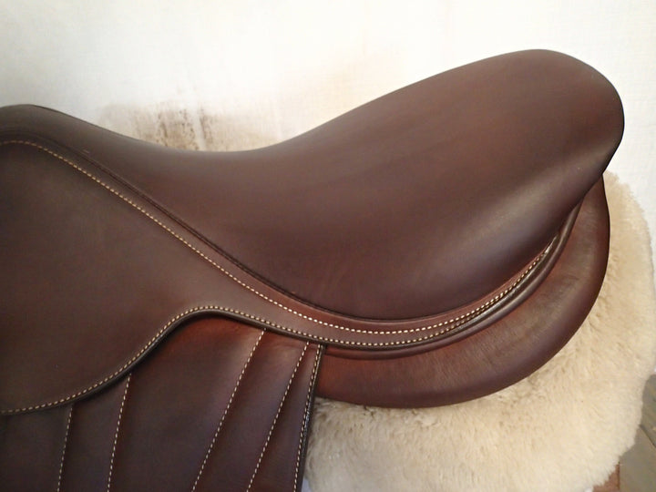 17.5" Butet Premium Saddle - Full Calfskin - 2025 - L Seat - 2.25 Flaps - 4.25" dot to dot (397)
